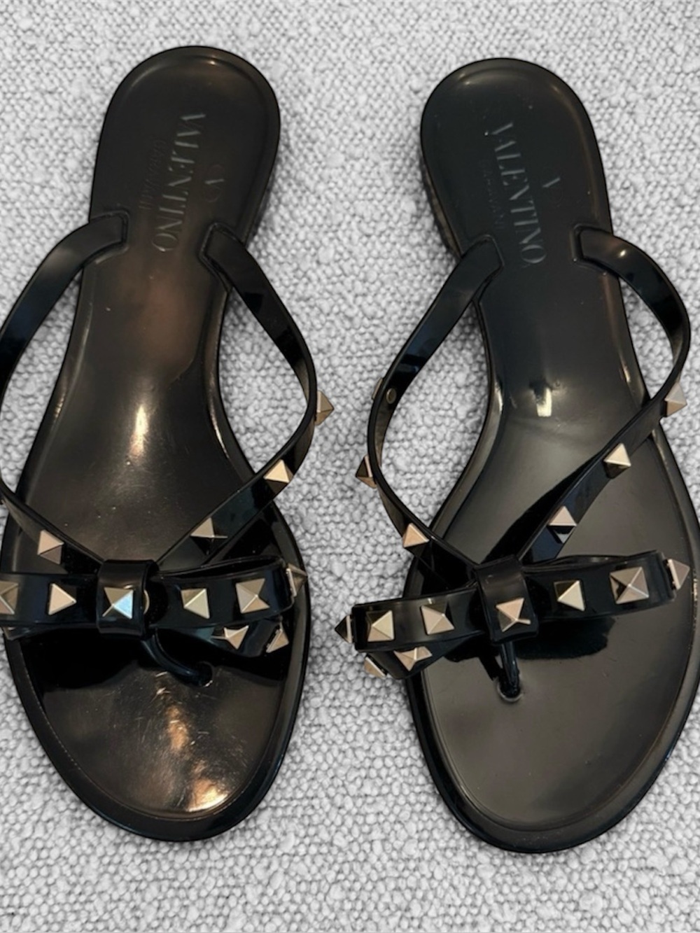Valentino Garavani Black Rockstud Bow Jelly Thong Sandals